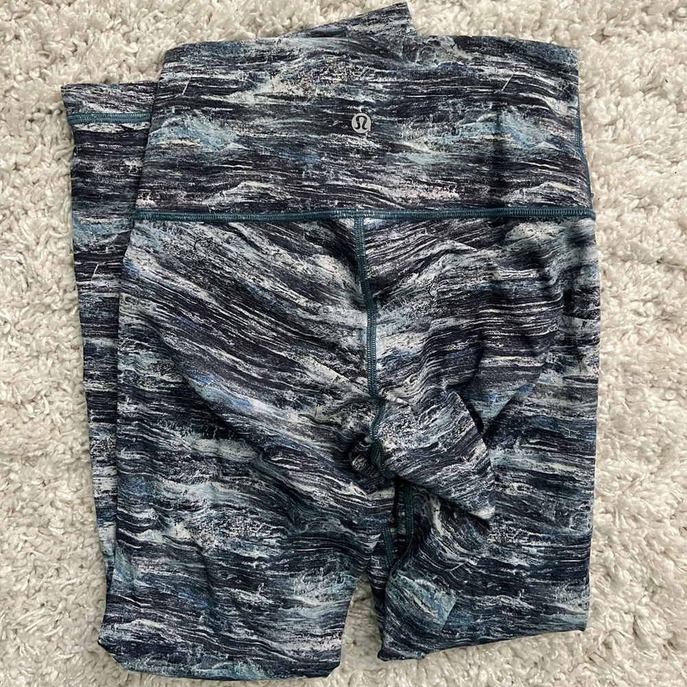 Blue patterned lululemon leggings